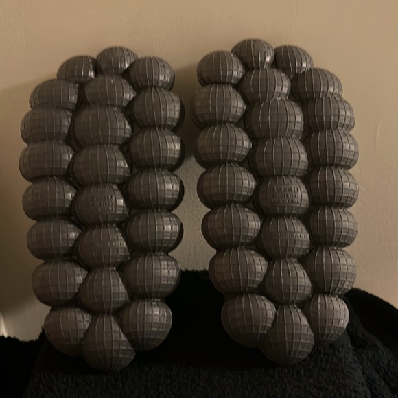 NWOT - Message Bubble Slides with Fur           (Color Black/Charcoal) - Picture 6 of 7